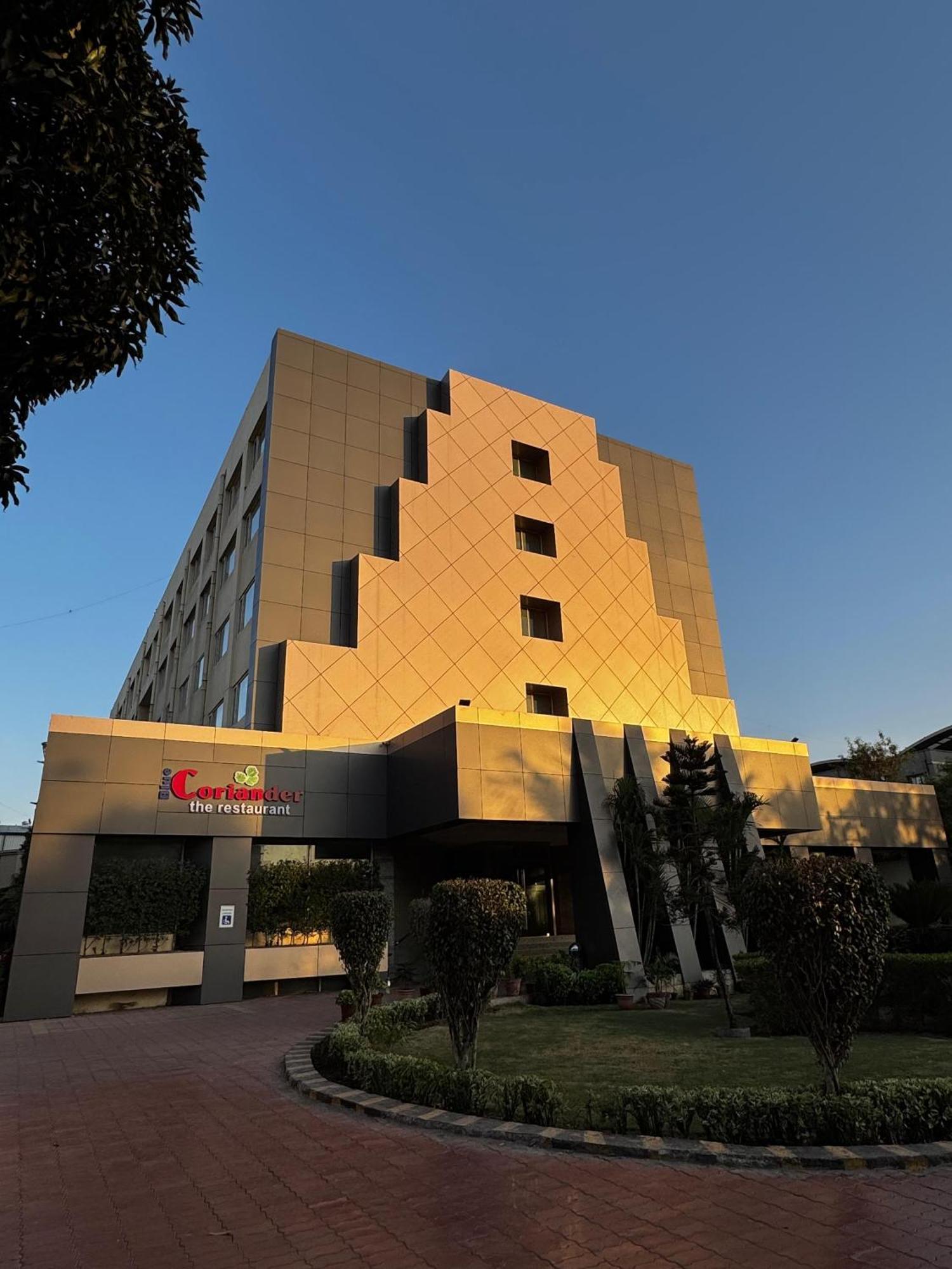 Lords Plaza Ankleshwar Hotel Eksteriør billede